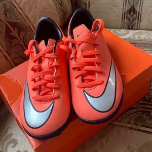 Little kid soccer shoes